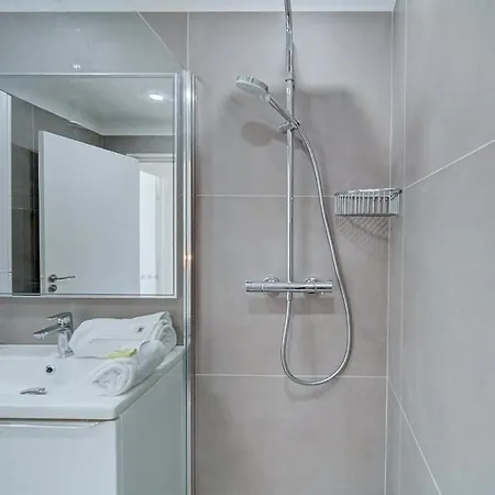 Immogroom- Renovated- Large Terrace- Ac- Shops- Parking Apartment