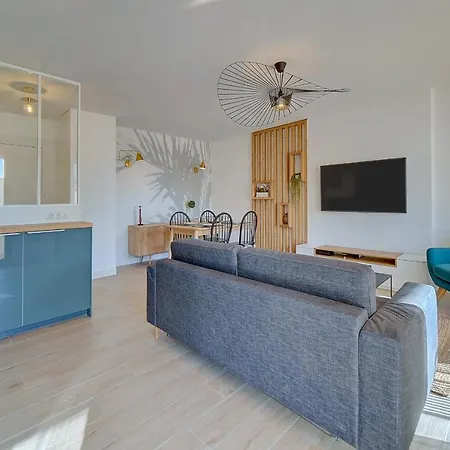 Immogroom- Renovated- Large Terrace- Ac- Shops- Parking Apartment