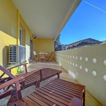 Immogroom- Renovated- Large Terrace- A C- Shops *