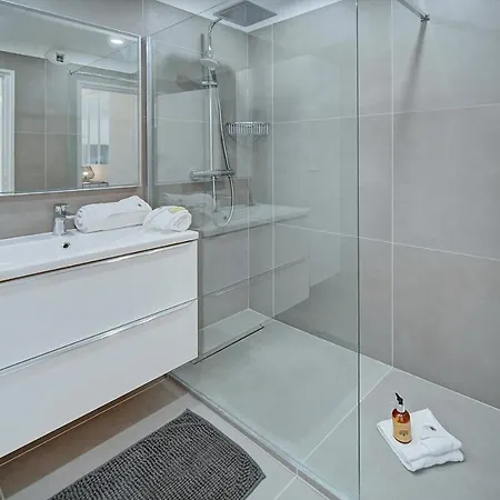 Immogroom- Renovated- Large Terrace- Ac- Shops- Parking شقة
